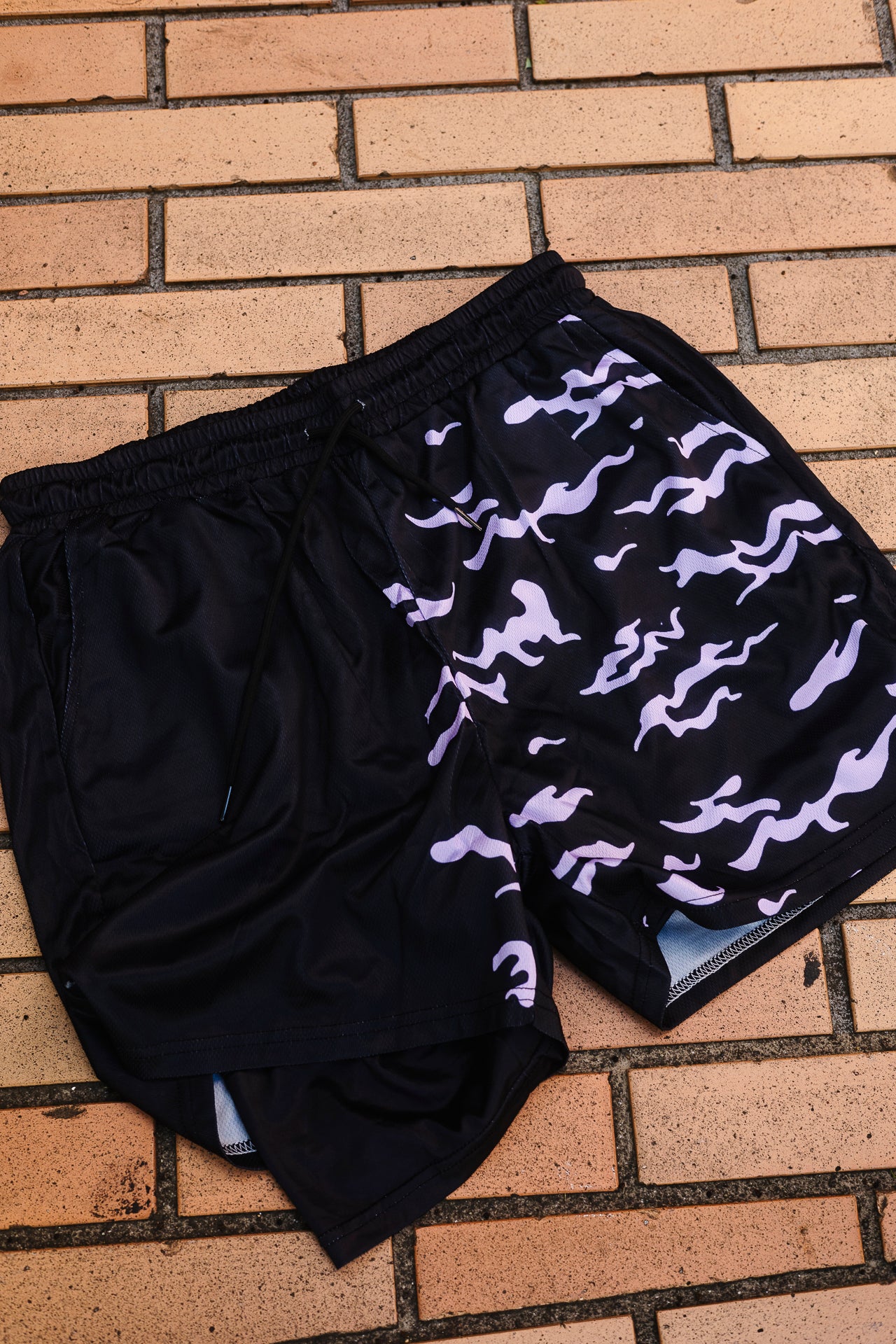 CURSE MARK BLACK PERFORMANCE SHORTS CURSE MARK BLACK PERFORMANCE SHORTS Sneakatelier